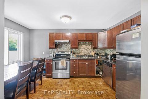 Photo 37 at 17 Chamberlain Court, Nobleton, King