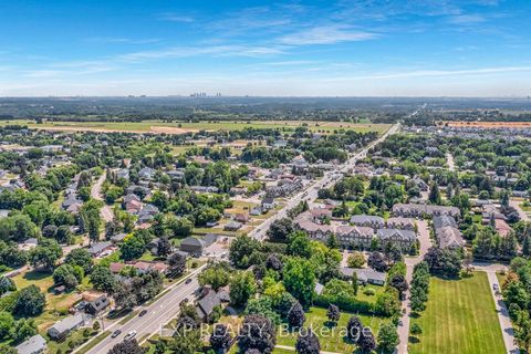 Photo 49 at 17 Chamberlain Court, Nobleton, King