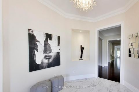 Photo 3 at 32 Richard Serra Court S, King City, King