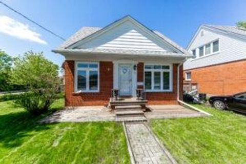 Photo 1 at 136 Tower Drive, Maryvale, Toronto