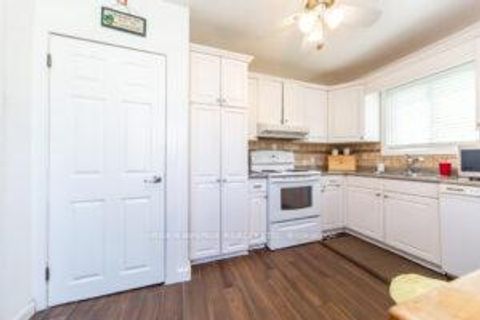 Photo 6 at 136 Tower Drive, Maryvale, Toronto
