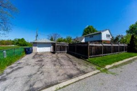 Photo 19 at 136 Tower Drive, Maryvale, Toronto