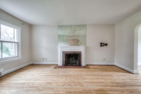 Photo 3 at 1109 Royal York Road, Kingsway South, Toronto