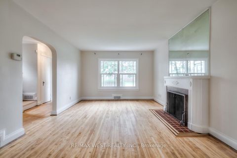 Photo 4 at 1109 Royal York Road, Kingsway South, Toronto