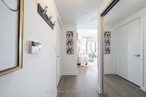 Photo 2 at 5611 - 11 Wellesley Street W, Bay Street Corridor, Toronto