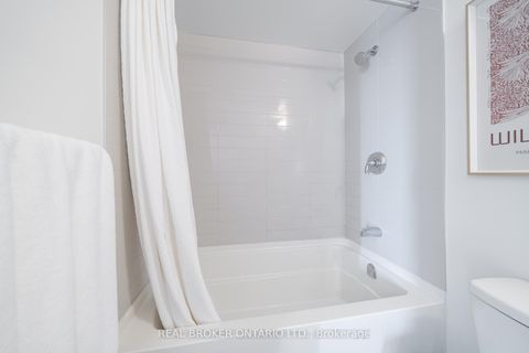 Photo 4 at 5611 - 11 Wellesley Street W, Bay Street Corridor, Toronto
