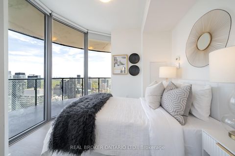 Photo 11 at 5611 - 11 Wellesley Street W, Bay Street Corridor, Toronto