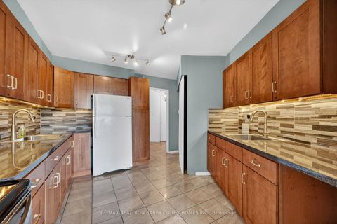 Photo 5 at 304 - 150 Neptune Drive, Lawrence, Toronto