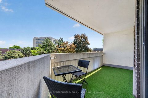 Photo 10 at 304 - 150 Neptune Drive, Lawrence, Toronto
