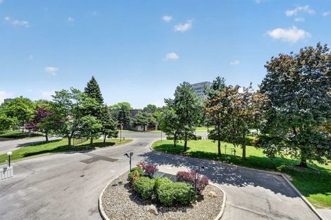 Photo 12 at 304 - 150 Neptune Drive, Lawrence, Toronto