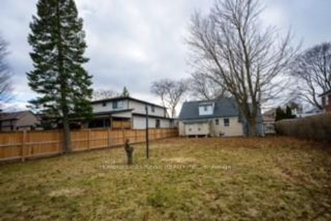 Photo 4 at 119 Wedgewood Drive, City Centre West, Toronto