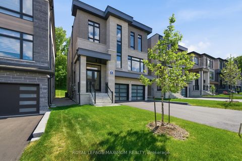 Photo 2 at 19 Donsgrove Court, Patterson, Vaughan