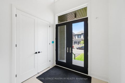 Photo 3 at 19 Donsgrove Court, Patterson, Vaughan