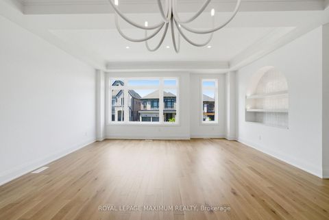 Photo 6 at 19 Donsgrove Court, Patterson, Vaughan