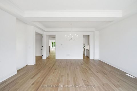 Photo 8 at 19 Donsgrove Court, Patterson, Vaughan
