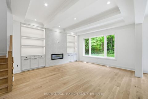 Photo 11 at 19 Donsgrove Court, Patterson, Vaughan