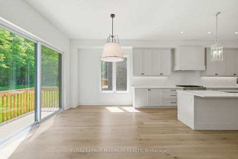 Photo 15 at 19 Donsgrove Court, Patterson, Vaughan