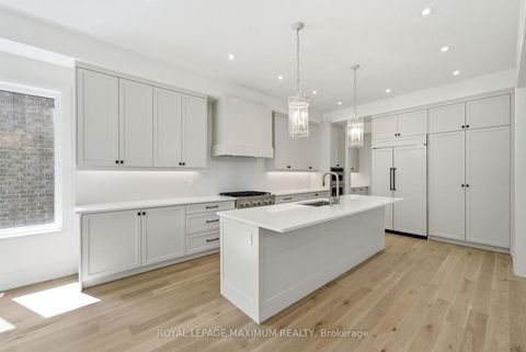 Photo 18 at 19 Donsgrove Court, Patterson, Vaughan