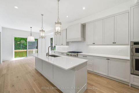 Photo 19 at 19 Donsgrove Court, Patterson, Vaughan