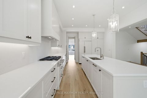 Photo 21 at 19 Donsgrove Court, Patterson, Vaughan