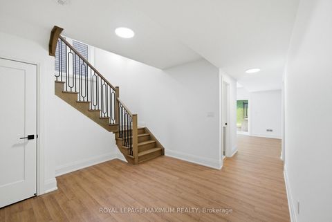 Photo 34 at 19 Donsgrove Court, Patterson, Vaughan