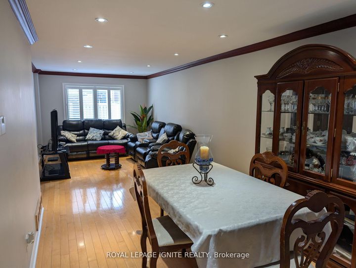 Photo 5 at 98 Chloe Crescent N, Middlefield, Markham