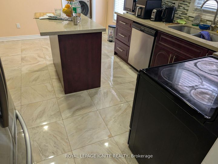 Photo 6 at 98 Chloe Crescent N, Middlefield, Markham