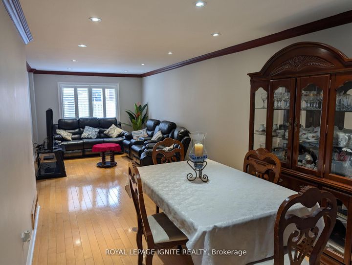 Photo 7 at 98 Chloe Crescent N, Middlefield, Markham