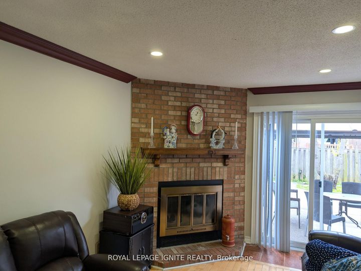 Photo 8 at 98 Chloe Crescent N, Middlefield, Markham