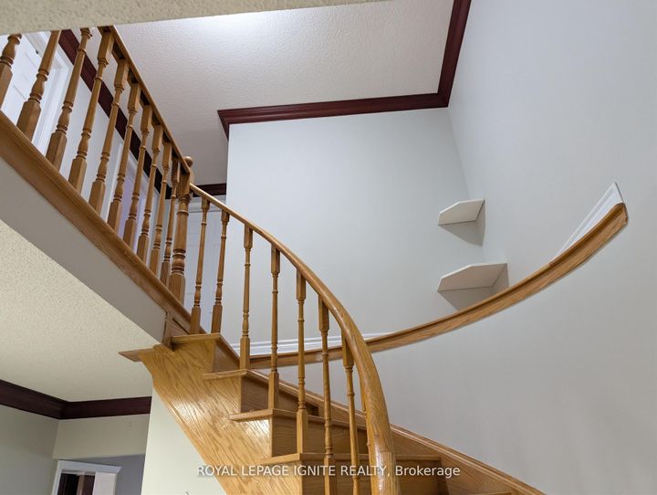 Photo 11 at 98 Chloe Crescent N, Middlefield, Markham