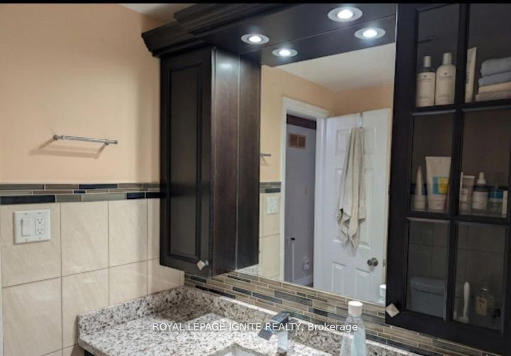 Photo 18 at 98 Chloe Crescent N, Middlefield, Markham