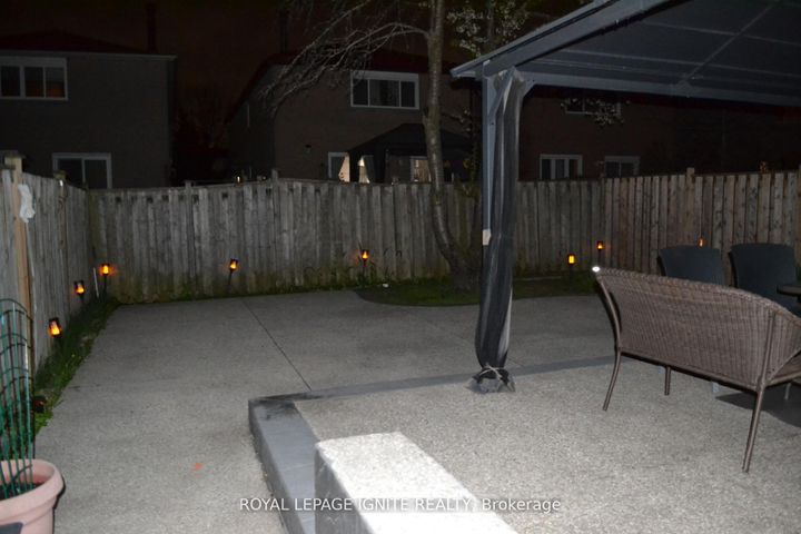 Photo 23 at 98 Chloe Crescent N, Middlefield, Markham