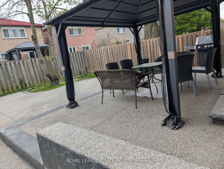 Photo 24 at 98 Chloe Crescent N, Middlefield, Markham