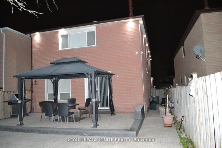 Photo 30 at 98 Chloe Crescent N, Middlefield, Markham