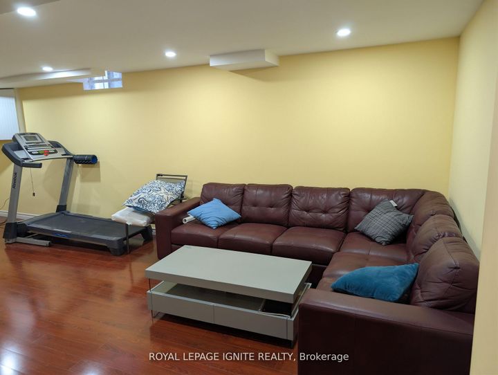 Photo 33 at 98 Chloe Crescent N, Middlefield, Markham
