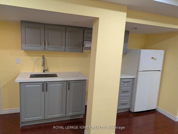 Photo 34 at 98 Chloe Crescent N, Middlefield, Markham