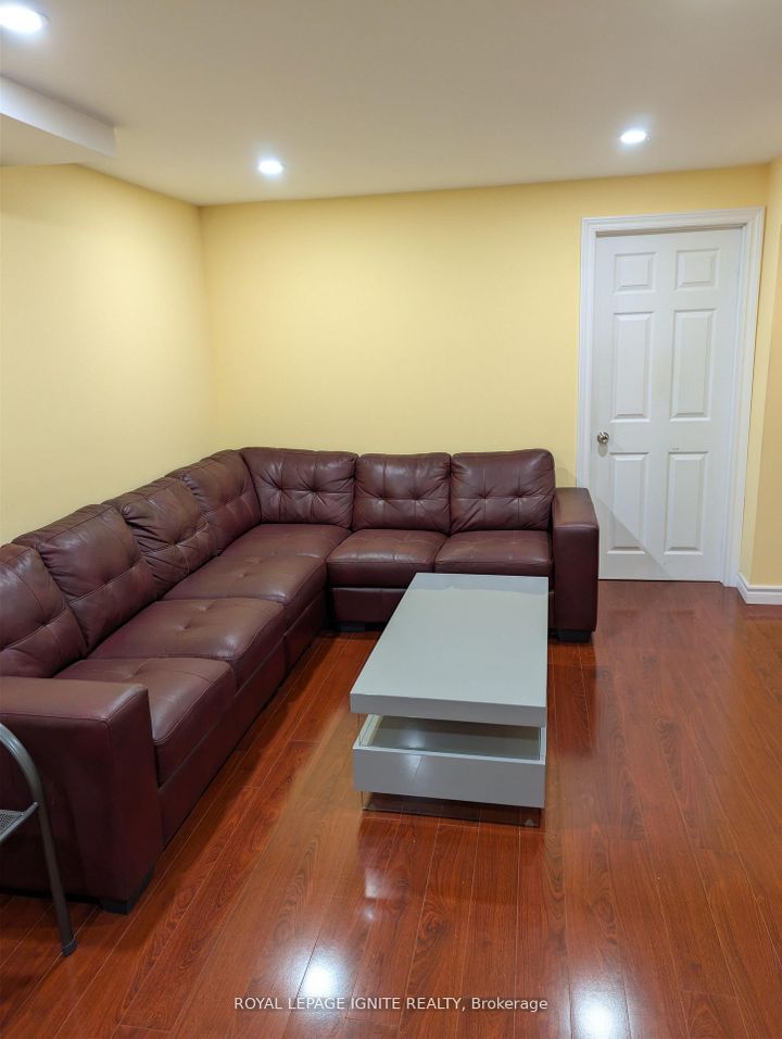 Photo 35 at 98 Chloe Crescent N, Middlefield, Markham