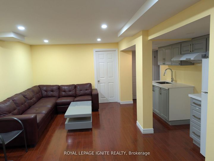 Photo 37 at 98 Chloe Crescent N, Middlefield, Markham