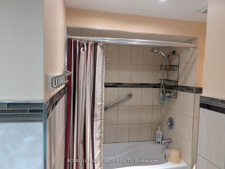 Photo 41 at 98 Chloe Crescent N, Middlefield, Markham