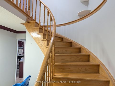 Photo 13 at 98 Chloe Crescent N, Middlefield, Markham