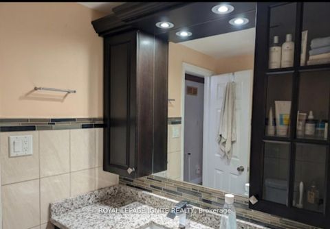 Photo 18 at 98 Chloe Crescent N, Middlefield, Markham