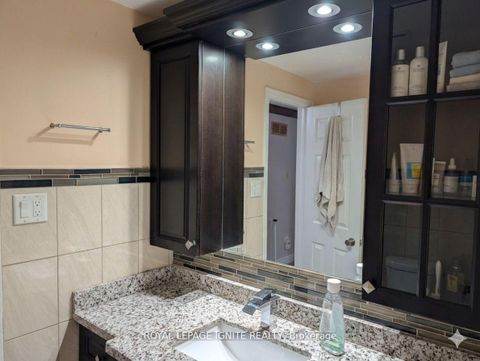 Photo 22 at 98 Chloe Crescent N, Middlefield, Markham