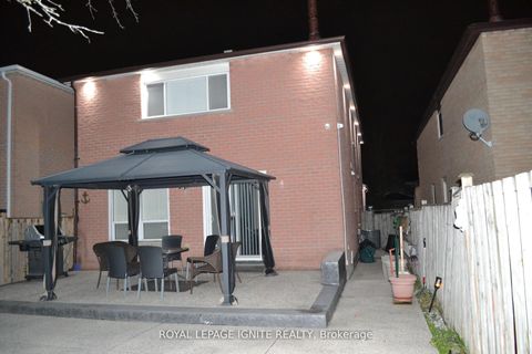 Photo 30 at 98 Chloe Crescent N, Middlefield, Markham