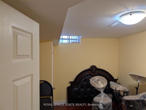 Photo 38 at 98 Chloe Crescent N, Middlefield, Markham
