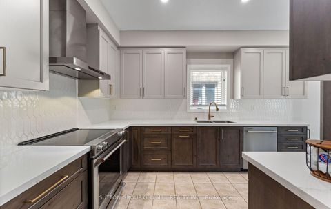 Photo 3 at 201 Vellore Park Avenue, Vellore Village, Vaughan