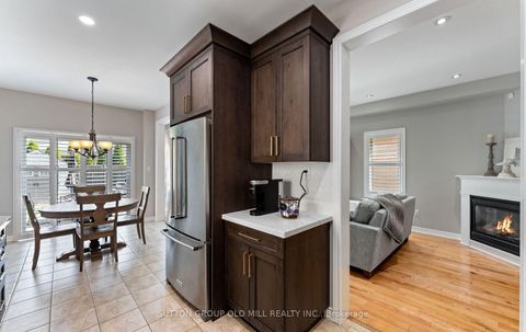 Photo 4 at 201 Vellore Park Avenue, Vellore Village, Vaughan