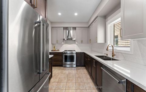 Photo 5 at 201 Vellore Park Avenue, Vellore Village, Vaughan