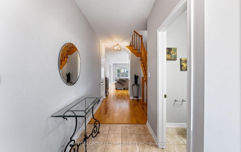 Photo 8 at 201 Vellore Park Avenue, Vellore Village, Vaughan