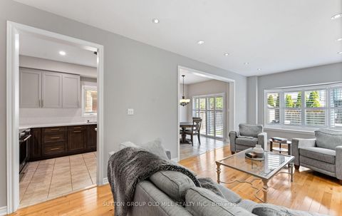 Photo 9 at 201 Vellore Park Avenue, Vellore Village, Vaughan