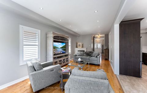 Photo 11 at 201 Vellore Park Avenue, Vellore Village, Vaughan